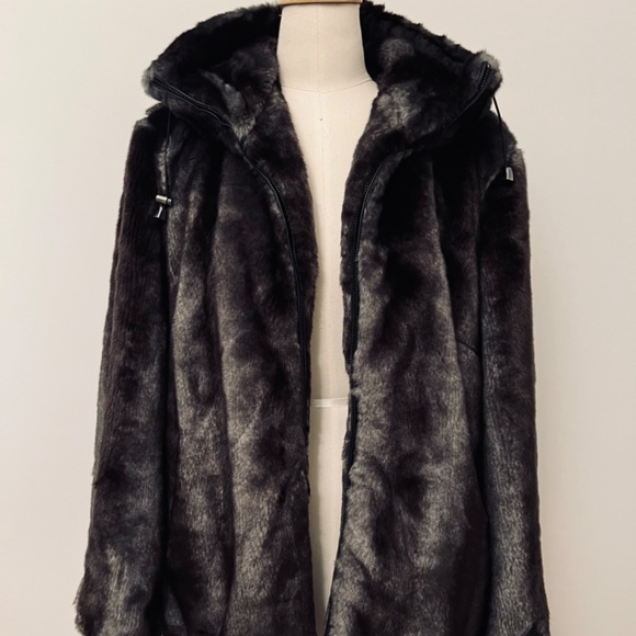 NEW Luxe Faux Fur Hooded Bomber - Picture 5 of 7